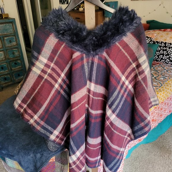 Marcus Adler New York Navy Plaid Cape, One Size - Picture 3 of 8